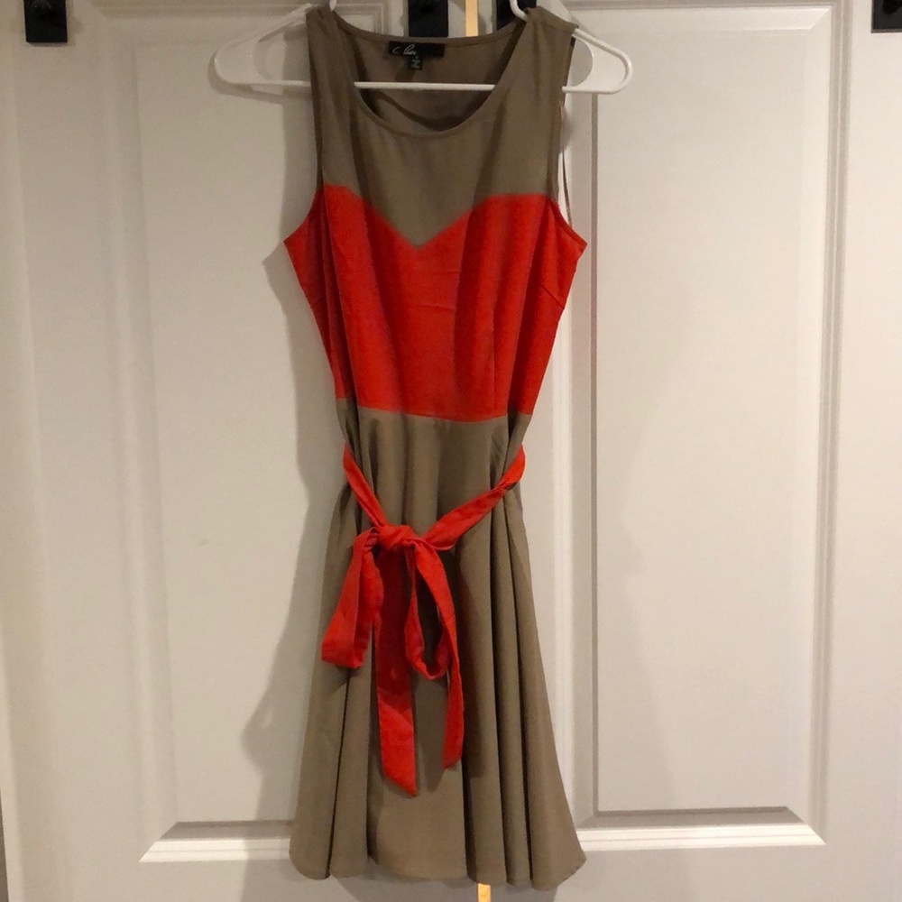 Dress with key hole back. Worn once to a wedding.